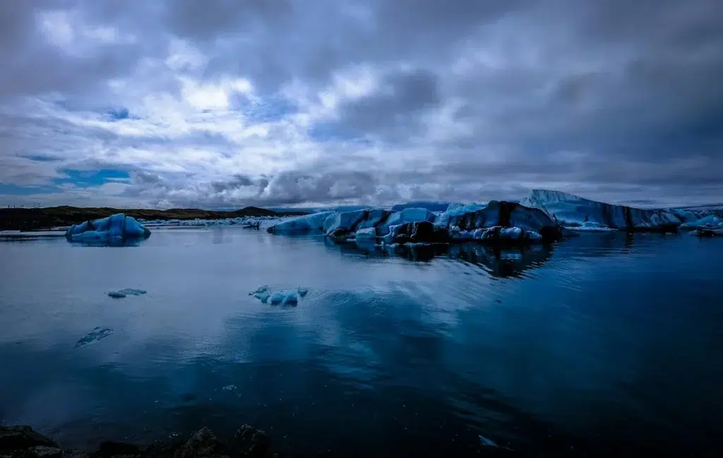 Ice from Greenland is disappearing quickly