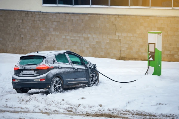Recent Test Finds Electric Cars Virtually Ineffective in Winter: Here's Why
