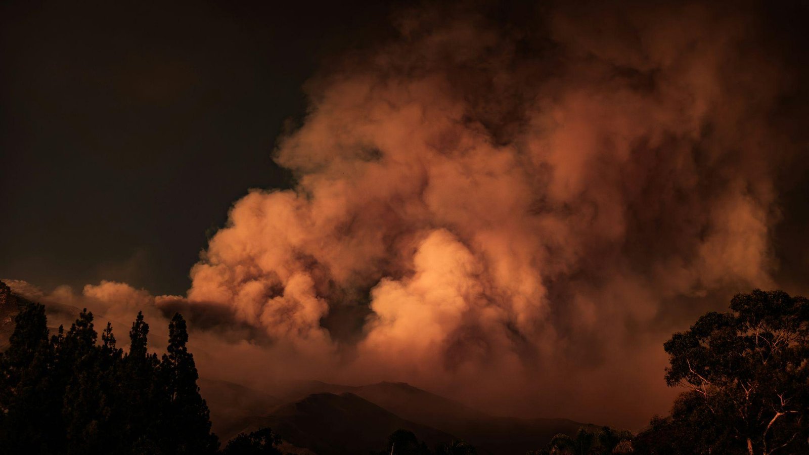 Los Angeles Battles to Control Wildfires